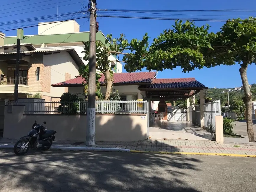 Casa com 3 quartos à venda, 150m2 em Bombinhas - SC - imagem 1 Foto 1 de Casa com 3 quartos à venda, 150m2 em Bombinhas - SC