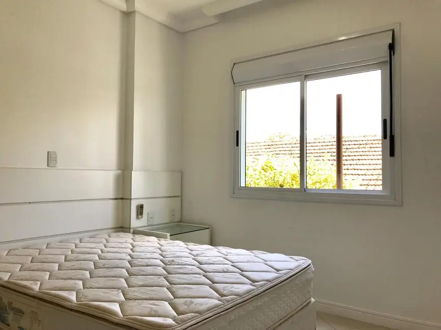 Apartamento com 3 quartos para alugar, 190m2 em Centro, Bombinhas - SC - imagem 8 Foto 8 de Apartamento com 3 quartos para alugar, 190m2 em Centro, Bombinhas - SC