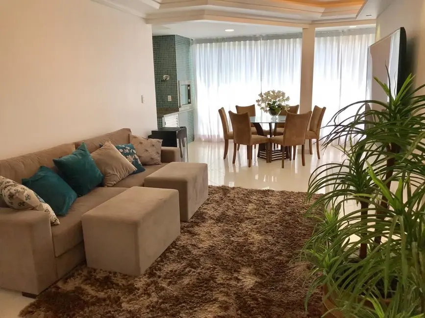 Apartamento com 3 quartos para alugar, 190m2 em Centro, Bombinhas - SC - imagem 2 Foto 2 de Apartamento com 3 quartos para alugar, 190m2 em Centro, Bombinhas - SC