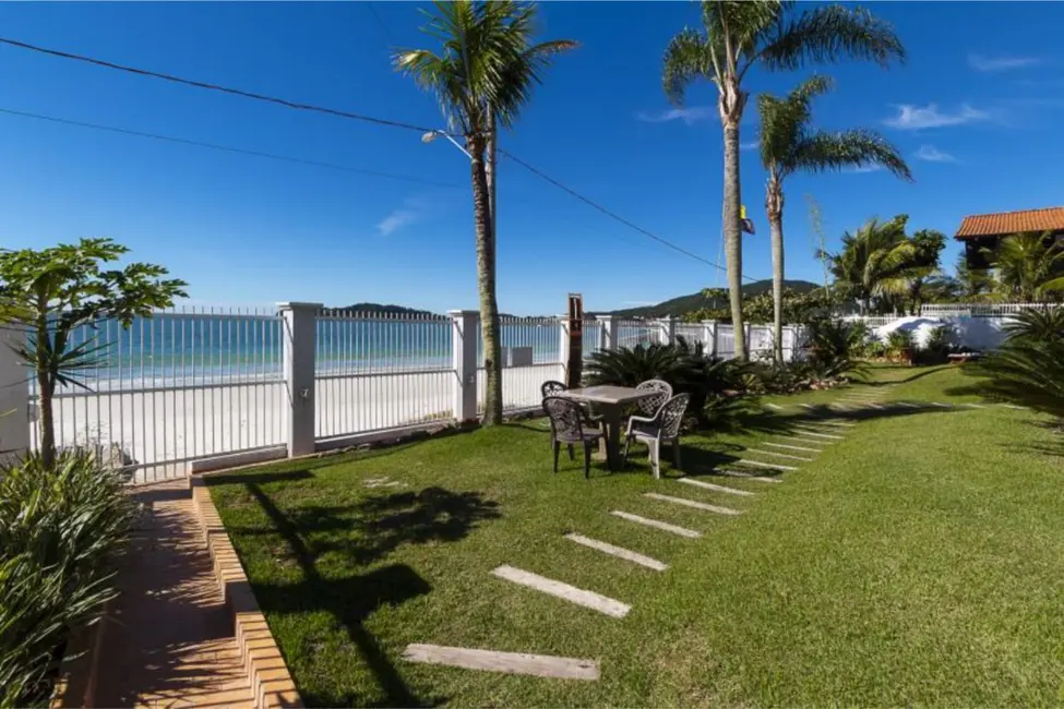 Casa com 4 quartos para alugar, 462m2 em Centro, Bombinhas - SC - imagem 9 Foto 9 de Casa com 4 quartos para alugar, 462m2 em Centro, Bombinhas - SC