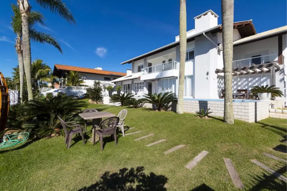 Casa com 4 quartos para alugar, 462m2 em Centro, Bombinhas - SC - imagem 7 Foto 7 de Casa com 4 quartos para alugar, 462m2 em Centro, Bombinhas - SC