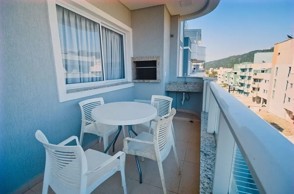 Apartamento com 2 quartos para alugar, 64m2 em Centro, Bombinhas - SC - imagem 3 Foto 3 de Apartamento com 2 quartos para alugar, 64m2 em Centro, Bombinhas - SC