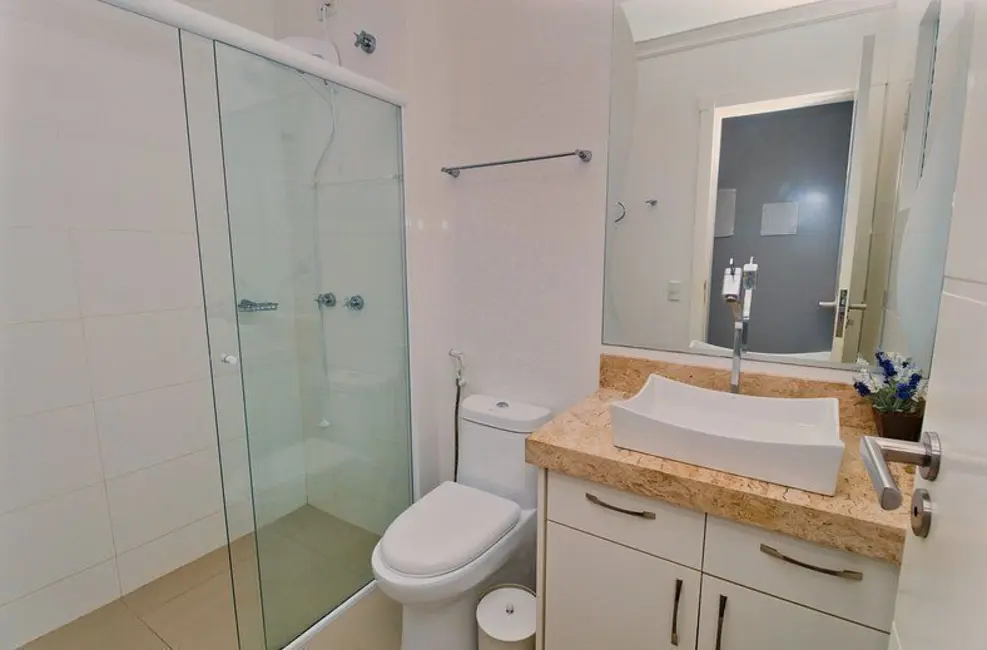 Apartamento com 2 quartos para alugar, 64m2 em Centro, Bombinhas - SC - imagem 6 Foto 6 de Apartamento com 2 quartos para alugar, 64m2 em Centro, Bombinhas - SC