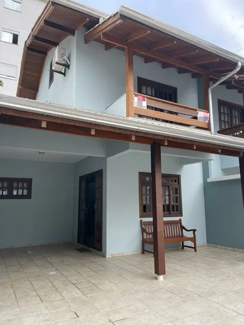 Foto 4 de Sobrado com 2 quartos para alugar, 65m2 em Bombinhas - SC