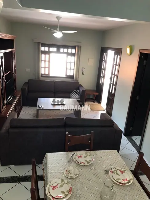Foto 2 de Sobrado com 2 quartos para alugar, 65m2 em Bombinhas - SC