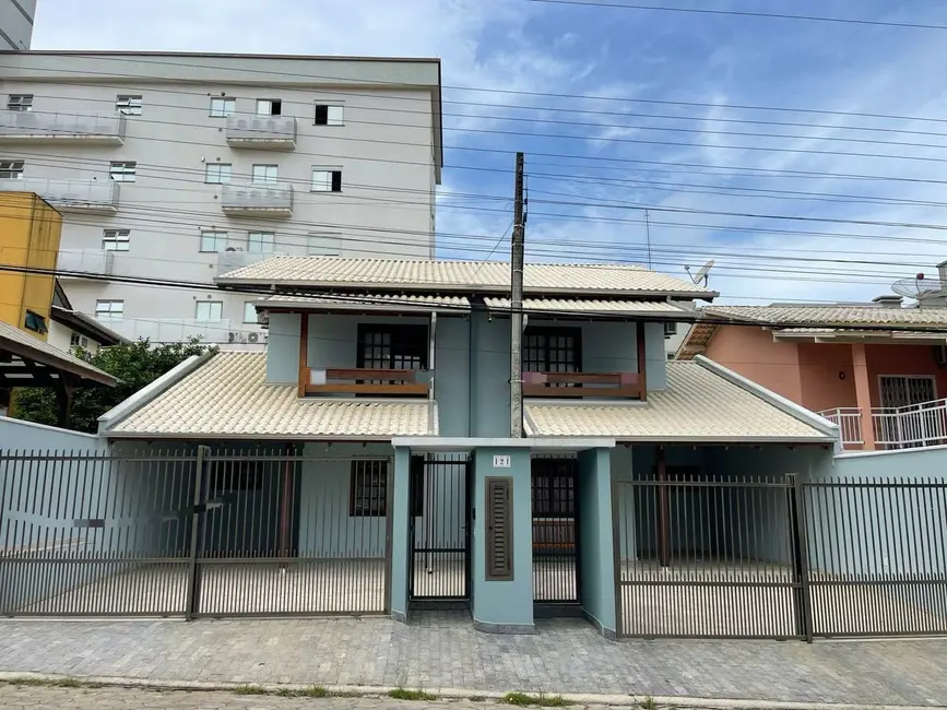 Foto 2 de Sobrado com 2 quartos para alugar, 65m2 em Bombinhas - SC