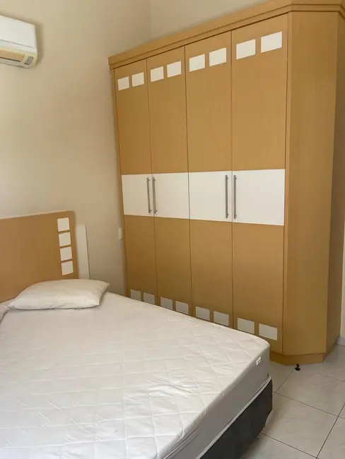 Foto 9 de Sobrado com 3 quartos para alugar, 70m2 em Bombinhas - SC