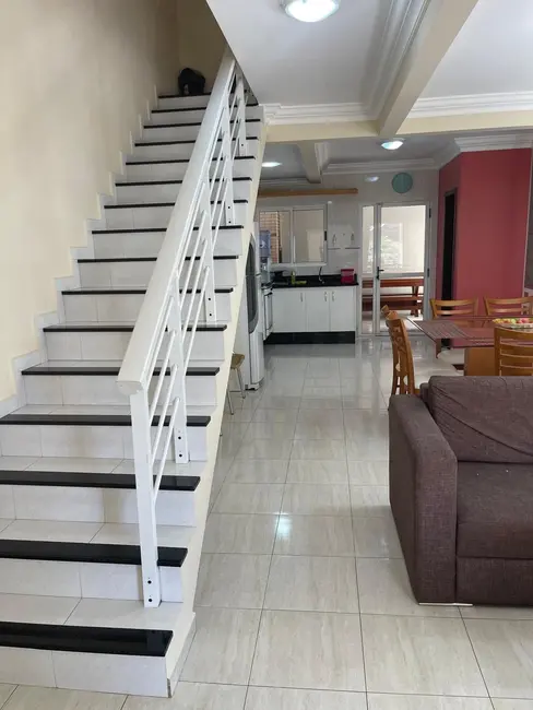 Foto 4 de Sobrado com 3 quartos para alugar, 70m2 em Bombinhas - SC