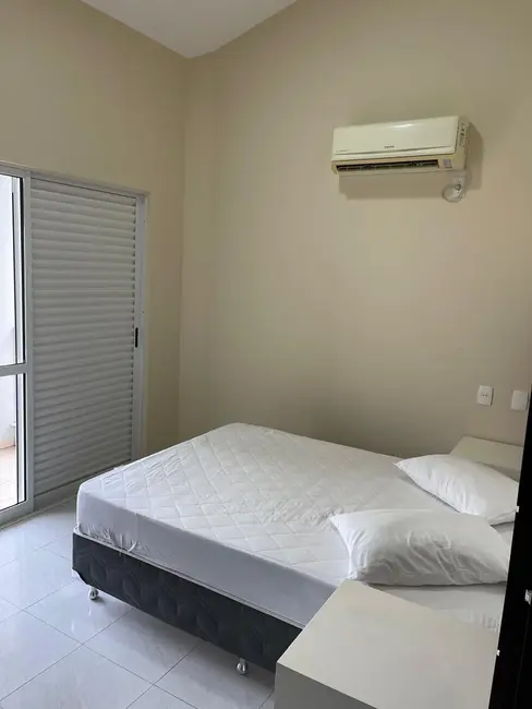 Foto 8 de Sobrado com 3 quartos para alugar, 70m2 em Bombinhas - SC