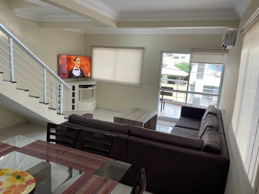 Foto 3 de Sobrado com 3 quartos para alugar, 70m2 em Bombinhas - SC