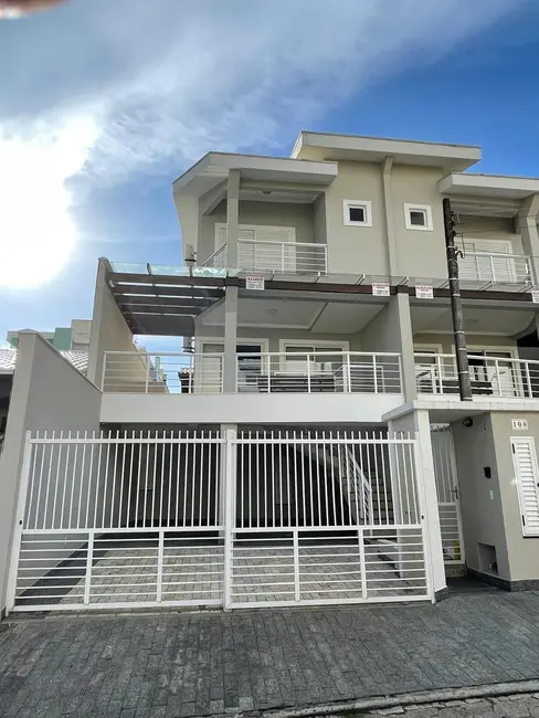 Foto 2 de Sobrado com 3 quartos para alugar, 70m2 em Bombinhas - SC