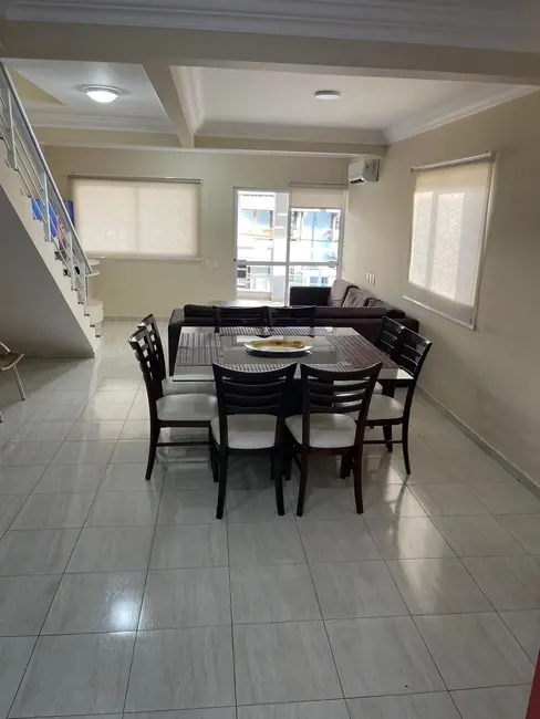 Foto 4 de Sobrado com 3 quartos para alugar, 70m2 em Bombinhas - SC