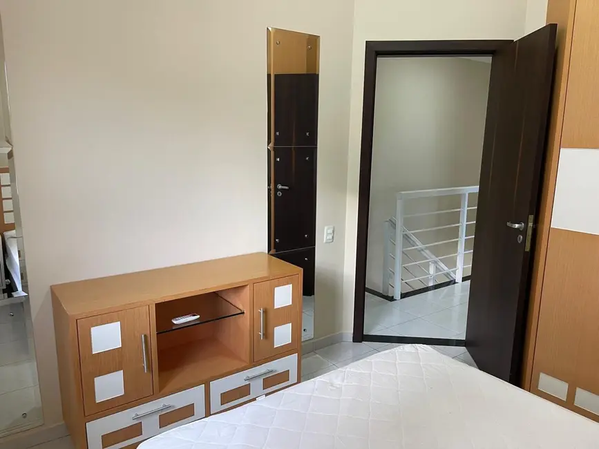 Foto 6 de Sobrado com 3 quartos para alugar, 70m2 em Bombinhas - SC