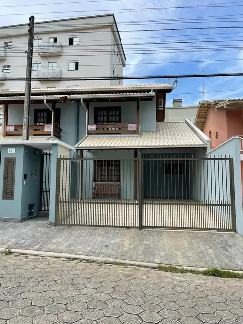 Foto 5 de Sobrado com 2 quartos para alugar, 65m2 em Bombinhas - SC