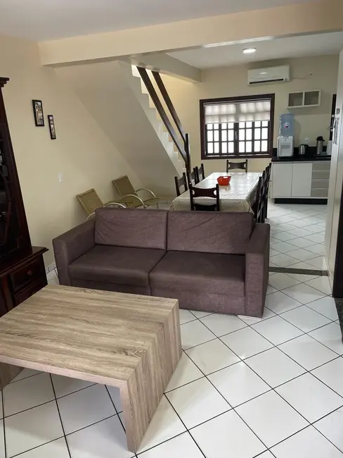 Foto 2 de Sobrado com 2 quartos para alugar, 65m2 em Bombinhas - SC