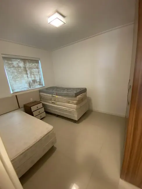 Apartamento com 3 quartos para alugar, 98m2 em Bombinhas - SC - imagem 8 Foto 8 de Apartamento com 3 quartos para alugar, 98m2 em Bombinhas - SC