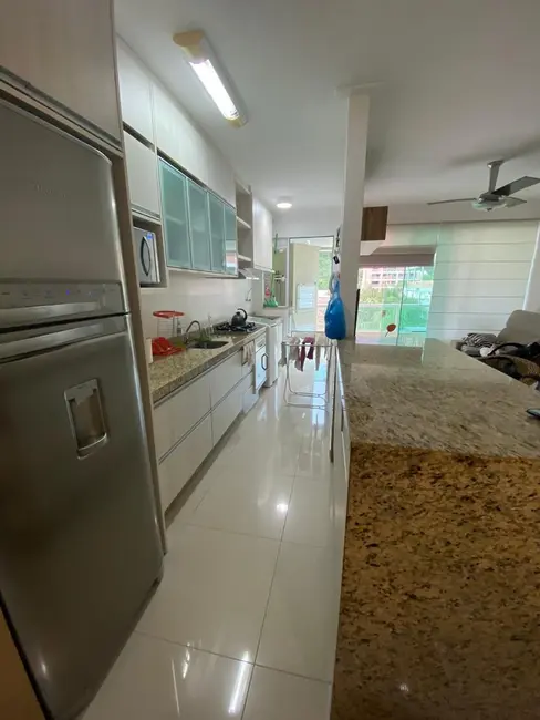 Apartamento com 3 quartos para alugar, 98m2 em Bombinhas - SC - imagem 3 Foto 3 de Apartamento com 3 quartos para alugar, 98m2 em Bombinhas - SC