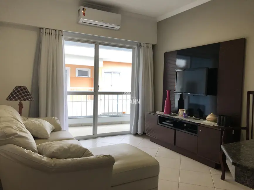 Foto 2 de Apartamento com 2 quartos para alugar, 45m2 em Bombinhas - SC
