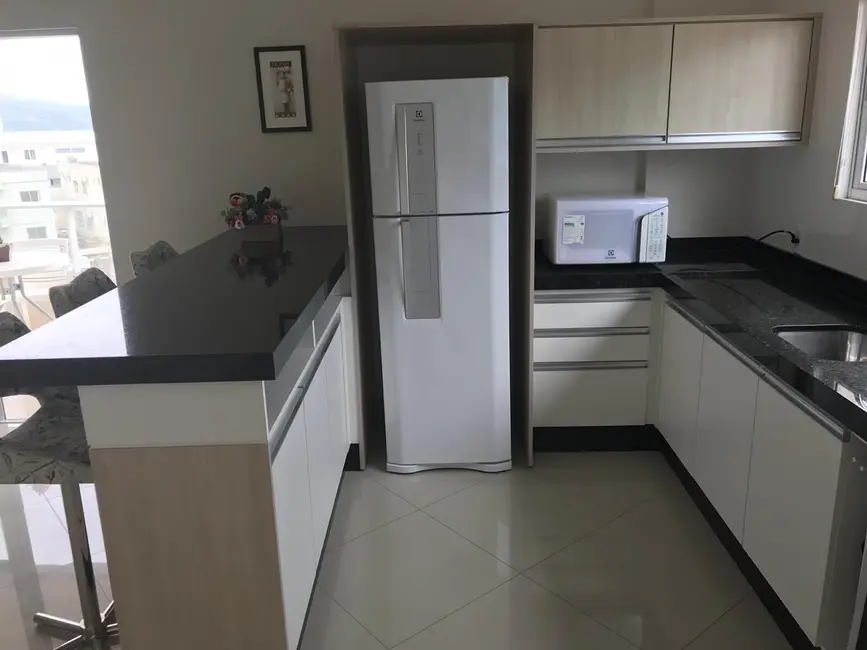 Apartamento com 2 quartos para alugar, 54m2 em Centro, Bombinhas - SC - imagem 5 Foto 5 de Apartamento com 2 quartos para alugar, 54m2 em Centro, Bombinhas - SC