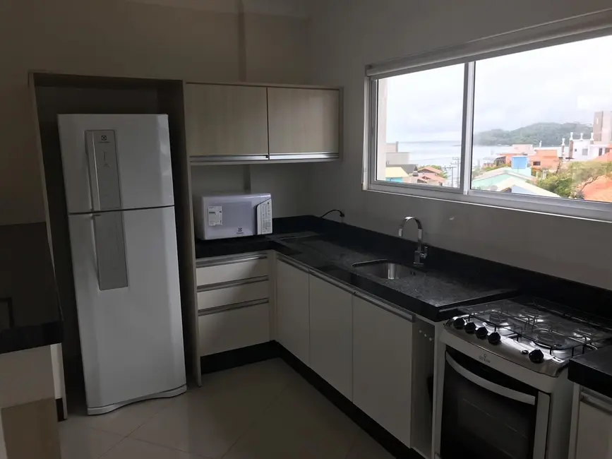 Apartamento com 2 quartos para alugar, 54m2 em Centro, Bombinhas - SC - imagem 4 Foto 4 de Apartamento com 2 quartos para alugar, 54m2 em Centro, Bombinhas - SC