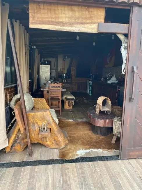 Casa com 1 quarto à venda, 252m2 em Bombinhas - SC - imagem 4 Foto 4 de Casa com 1 quarto à venda, 252m2 em Bombinhas - SC