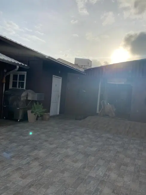 Casa com 1 quarto à venda, 252m2 em Bombinhas - SC - imagem 2 Foto 2 de Casa com 1 quarto à venda, 252m2 em Bombinhas - SC