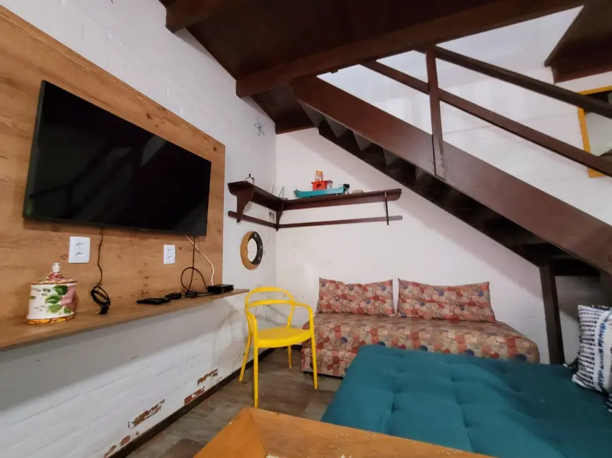Foto 2 de Casa com 3 quartos para alugar, 100m2 em Bombinhas - SC
