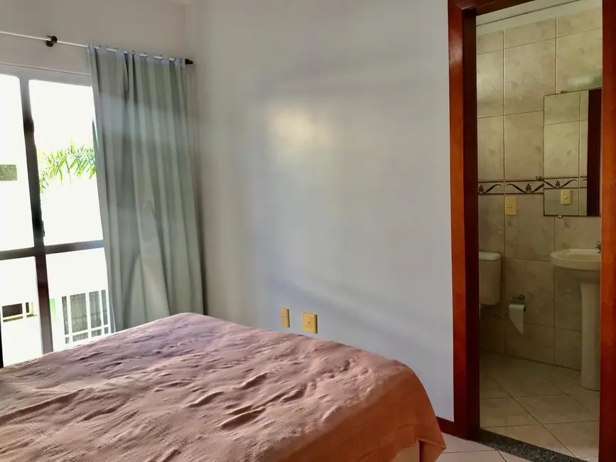 Foto 4 de Apartamento com 2 quartos para alugar, 75m2 em Bombinhas - SC