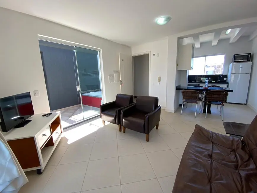 Foto 4 de Cobertura com 2 quartos para alugar, 75m2 em Bombinhas - SC