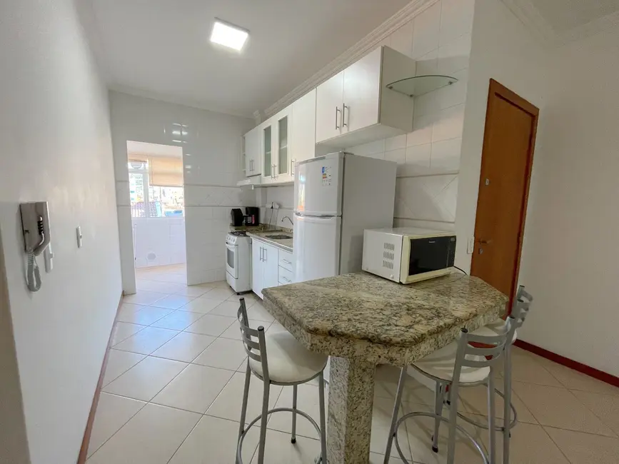 Foto 8 de Apartamento com 2 quartos para alugar, 72m2 em Bombinhas - SC