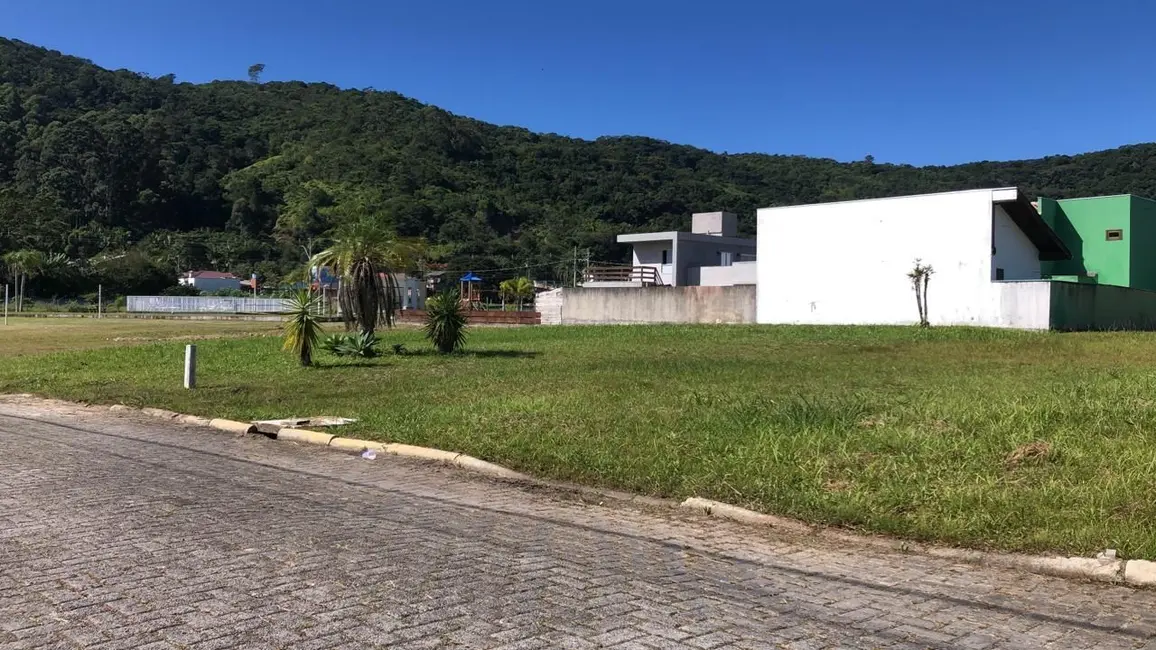 Foto 1 de Terreno / Lote à venda, 360m2 em Bombinhas - SC