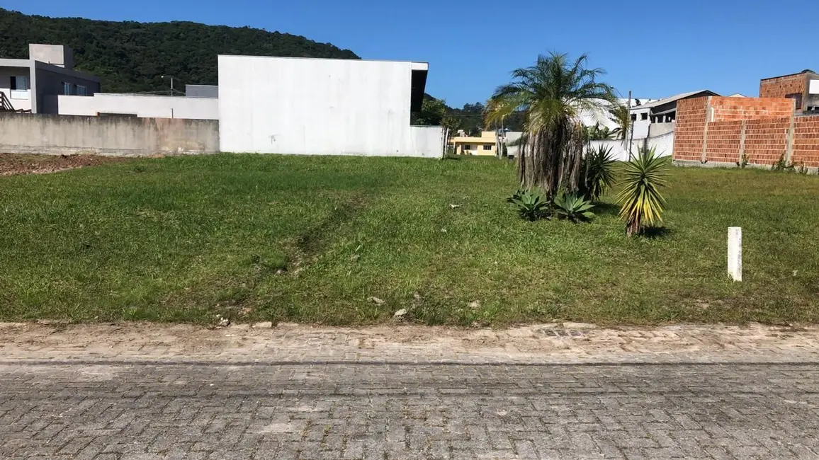 Foto 2 de Terreno / Lote à venda, 360m2 em Bombinhas - SC