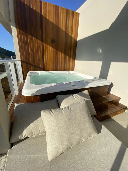 Foto 4 de Cobertura com 3 quartos à venda, 139m2 em Bombinhas - SC