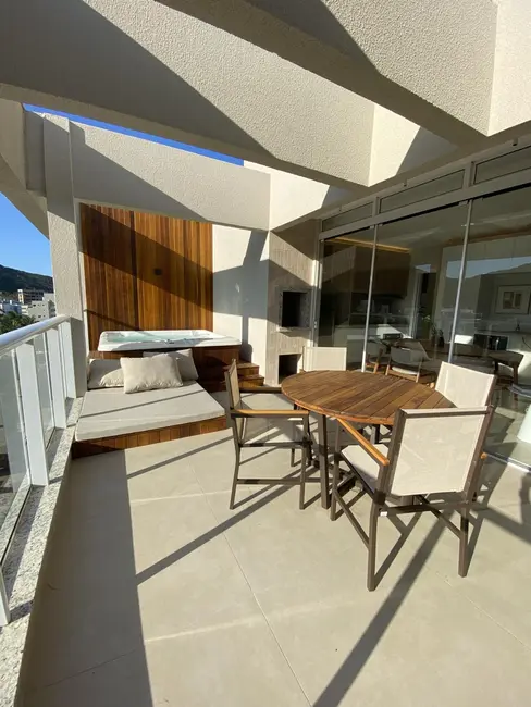 Foto 3 de Cobertura com 3 quartos à venda, 139m2 em Bombinhas - SC