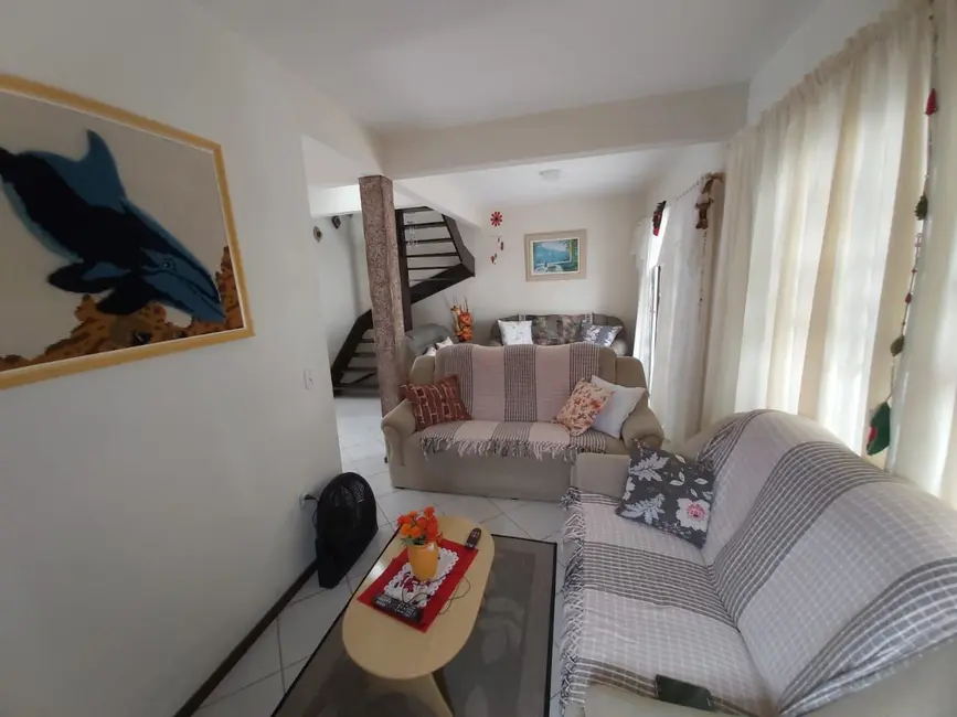Casa com 3 quartos à venda, 79m2 em Bombinhas - SC - imagem 4 Foto 4 de Casa com 3 quartos à venda, 79m2 em Bombinhas - SC