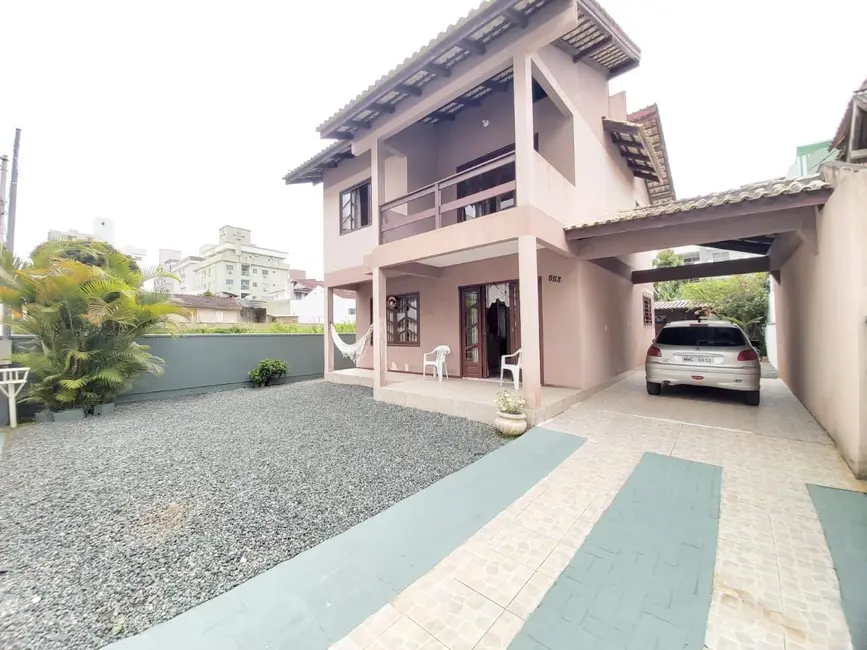 Foto 2 de Casa com 3 quartos à venda, 79m2 em Bombinhas - SC