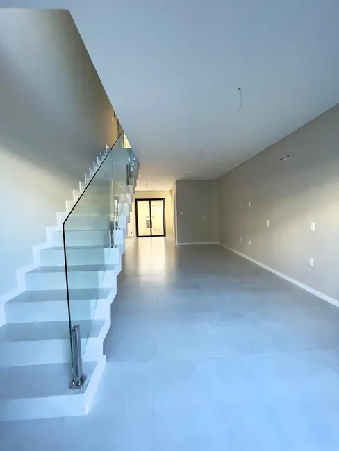 Foto 5 de Sobrado com 2 quartos à venda, 90m2 em Bombinhas - SC