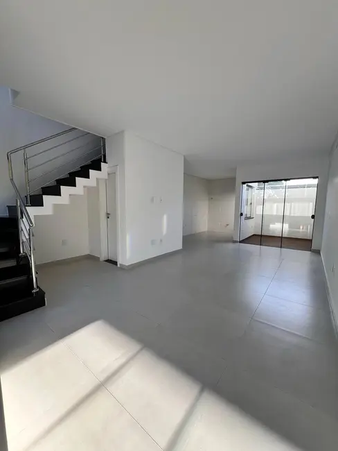 Foto 3 de Sobrado com 2 quartos à venda, 84m2 em Bombinhas - SC