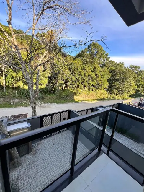 Foto 5 de Sobrado com 2 quartos à venda, 84m2 em Bombinhas - SC