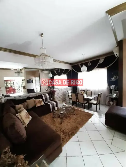Casa com 4 quartos à venda, 132m2 em Jardim Athenas, Londrina - PR - imagem 3 Foto 3 de Casa com 4 quartos à venda, 132m2 em Jardim Athenas, Londrina - PR