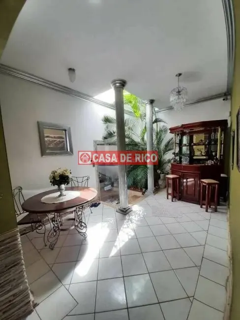 Casa com 4 quartos à venda, 132m2 em Jardim Athenas, Londrina - PR - imagem 7 Foto 7 de Casa com 4 quartos à venda, 132m2 em Jardim Athenas, Londrina - PR