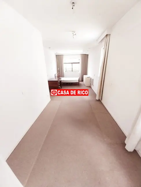 Foto 2 de Casa com 4 quartos à venda, 380m2 em Uberaba, Curitiba - PR