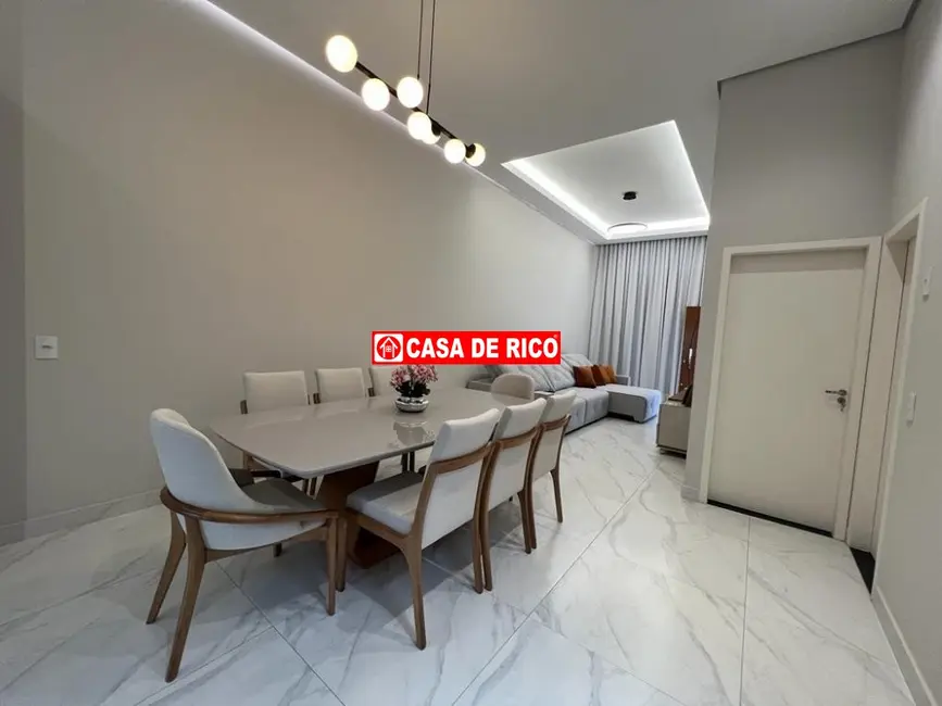 Foto 1 de Casa com 2 quartos à venda, 72m2 em Jardim das Palmeiras, Londrina - PR