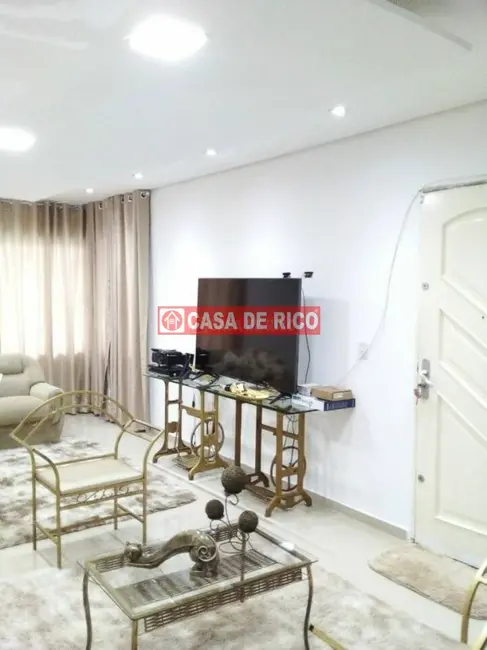 Casa de Condomínio com 2 quartos à venda, 196m2 em Parque Leblon, Londrina - PR - imagem 5 Foto 5 de Casa de Condomínio com 2 quartos à venda, 196m2 em Parque Leblon, Londrina - PR