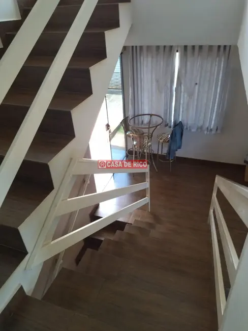 Sobrado com 4 quartos à venda, 286m2 em Jardim Continental, Londrina - PR - imagem 8 Foto 8 de Sobrado com 4 quartos à venda, 286m2 em Jardim Continental, Londrina - PR