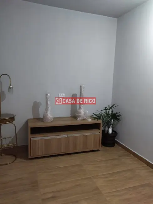 Sobrado com 4 quartos à venda, 286m2 em Jardim Continental, Londrina - PR - imagem 3 Foto 3 de Sobrado com 4 quartos à venda, 286m2 em Jardim Continental, Londrina - PR