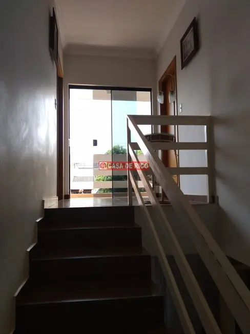 Sobrado com 4 quartos à venda, 286m2 em Jardim Continental, Londrina - PR - imagem 9 Foto 9 de Sobrado com 4 quartos à venda, 286m2 em Jardim Continental, Londrina - PR