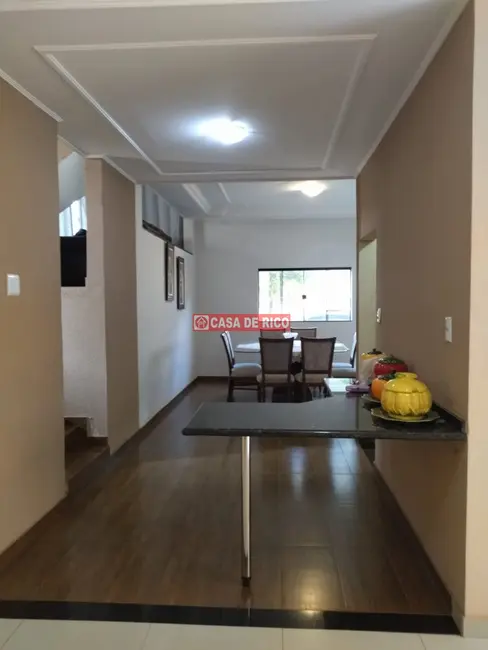 Sobrado com 4 quartos à venda, 286m2 em Jardim Continental, Londrina - PR - imagem 1 Foto 1 de Sobrado com 4 quartos à venda, 286m2 em Jardim Continental, Londrina - PR