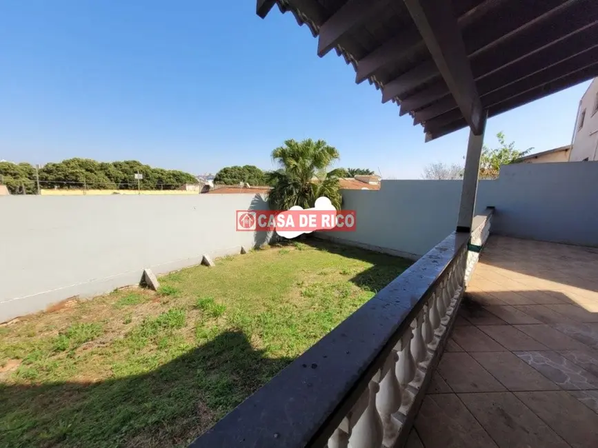 Foto 2 de Sobrado com 3 quartos à venda, 260m2 em Alpes, Londrina - PR