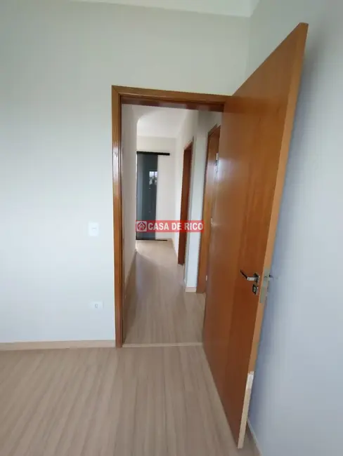 Foto 2 de Sobrado com 3 quartos à venda, 95m2 em Jardim Portal dos Pioneiros, Londrina - PR